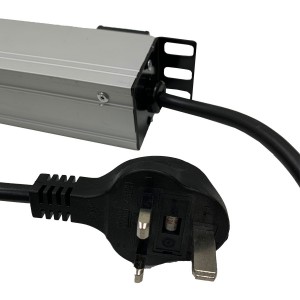 Minipatch 10 PDU 3 Way Horizontal 13A UK Plug 13A UK Socket Black (H)1U x (W)10"